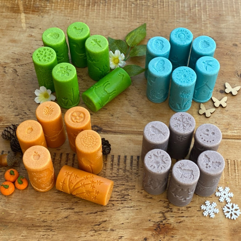 24 gekleurde kleirollers/stempels gesorteerd per seizoen