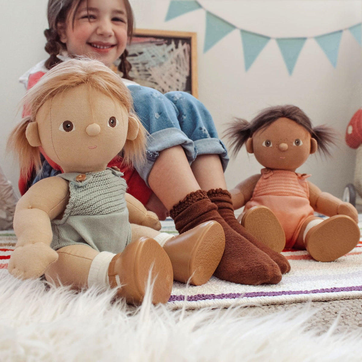 Dinkum Dolls - Gigi pop met goudblond haar en blauwe romper