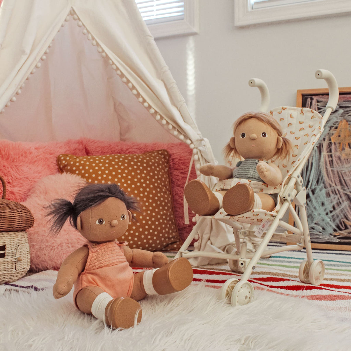 Dinkum Dolls - Gigi pop met goudblond haar en blauwe romper