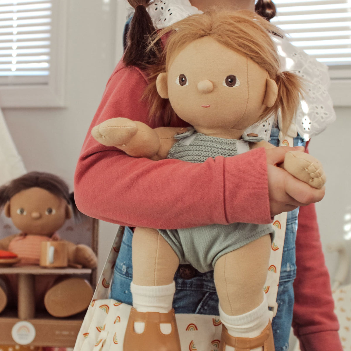Dinkum Dolls - Gigi pop met goudblond haar en blauwe romper