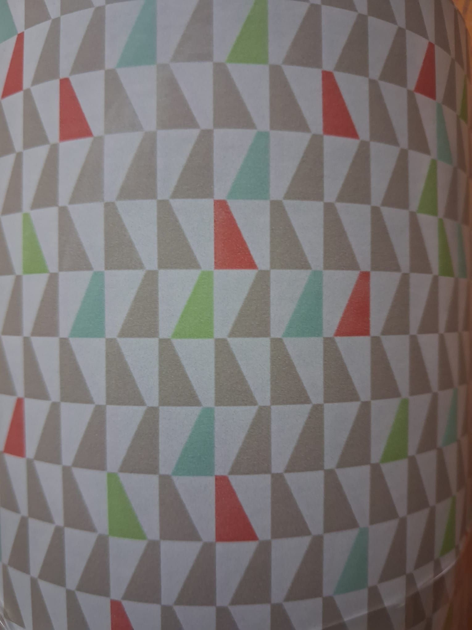 Cadeaupapier - 30 cm x 150 m - driehoekjes 4 kleuren