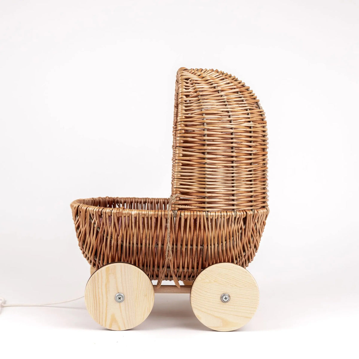 Egmont Toys - Kleine rieten poppenwagen met dekentje