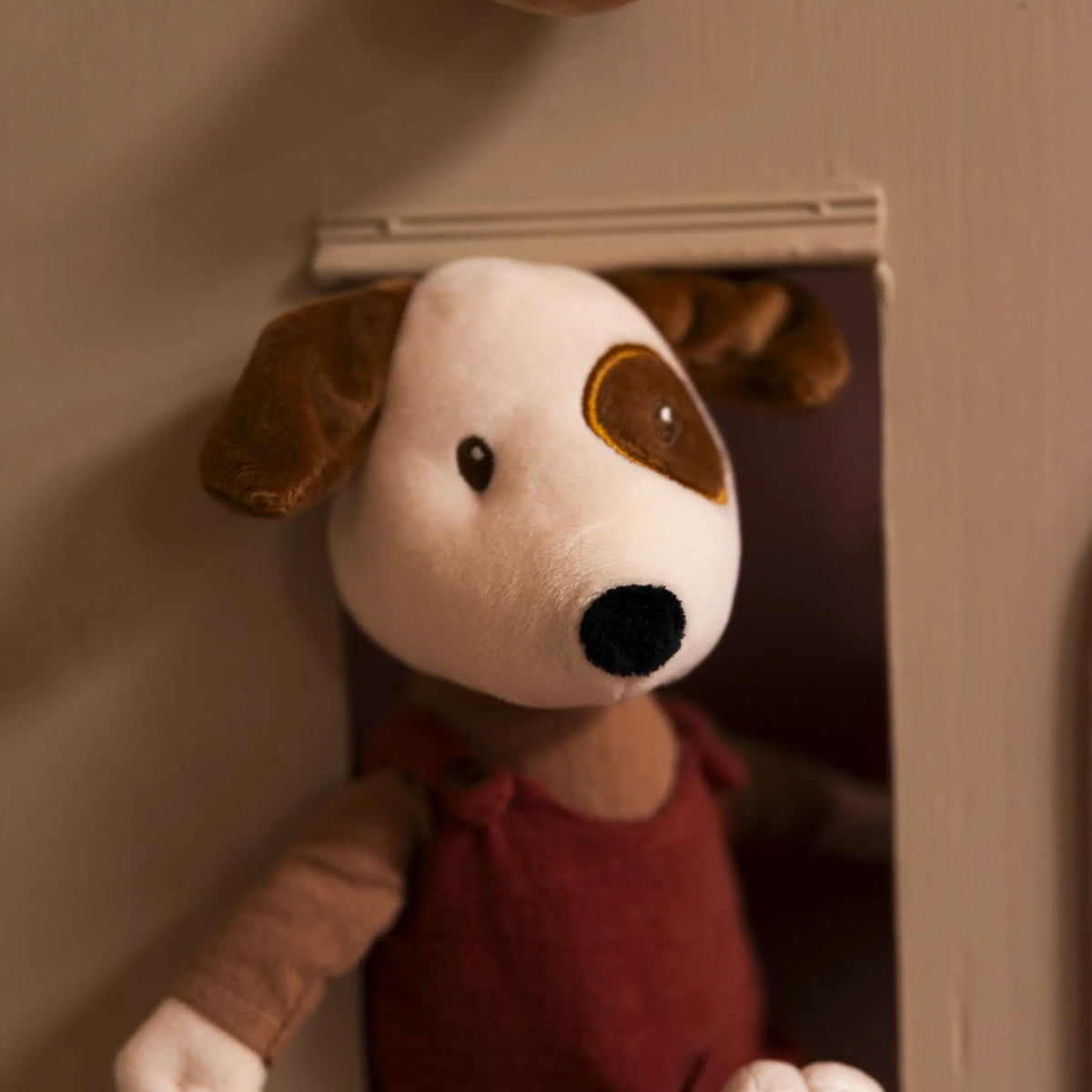 Egmont Toys - Eddie de hond knuffel met ooglapje en tuinbroek