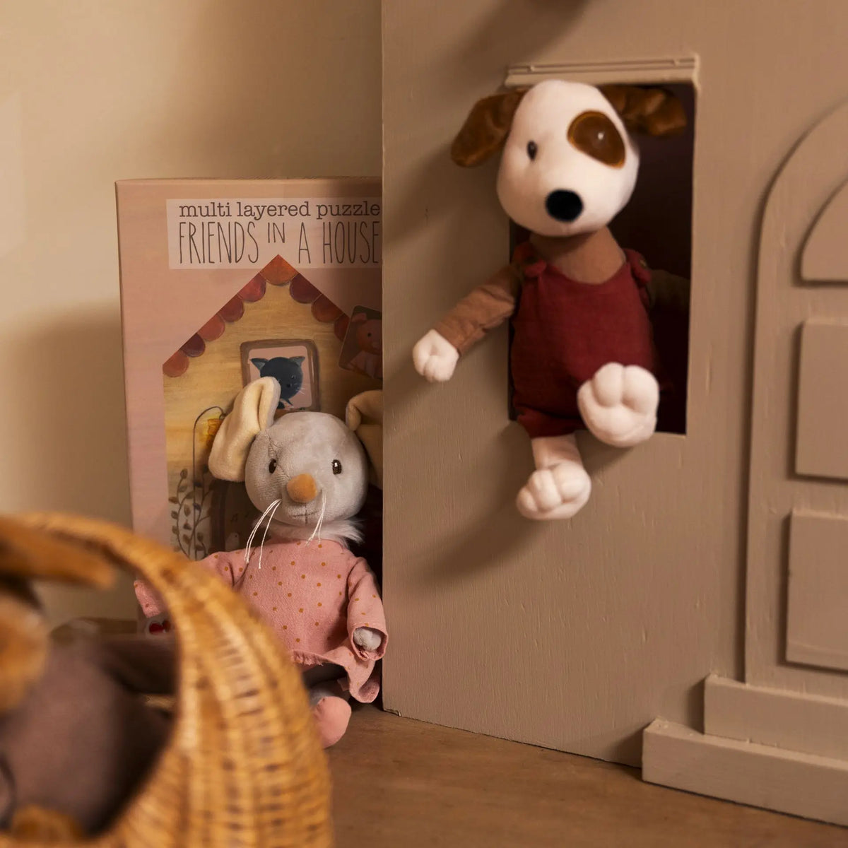 Egmont Toys - Eddie de hond knuffel met ooglapje en tuinbroek