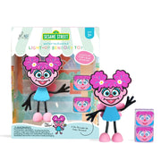Glo Pals - sensorische lichtgevende blokjes voor in bad of sensorisch spel - Sesamstraat Abby - 2 stuks incl. speelvriendje
