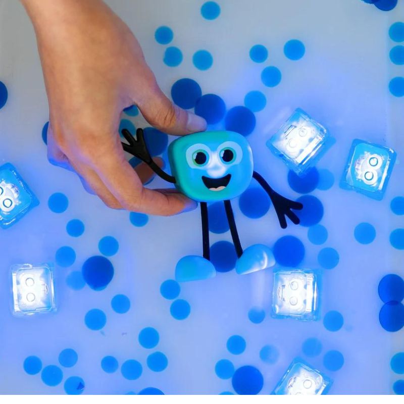 Glo Pals - sensorische lichtgevende blokjes voor in bad of sensorisch spel - Blair - 2 stuks incl. speelvriendje