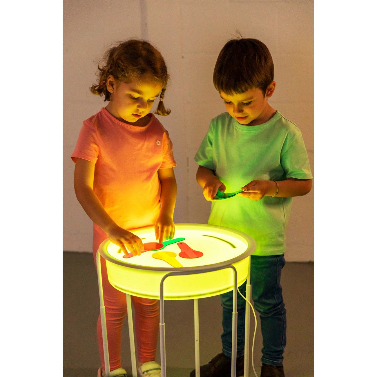Amaya - Play Tray met licht en verstelbaar onderstel