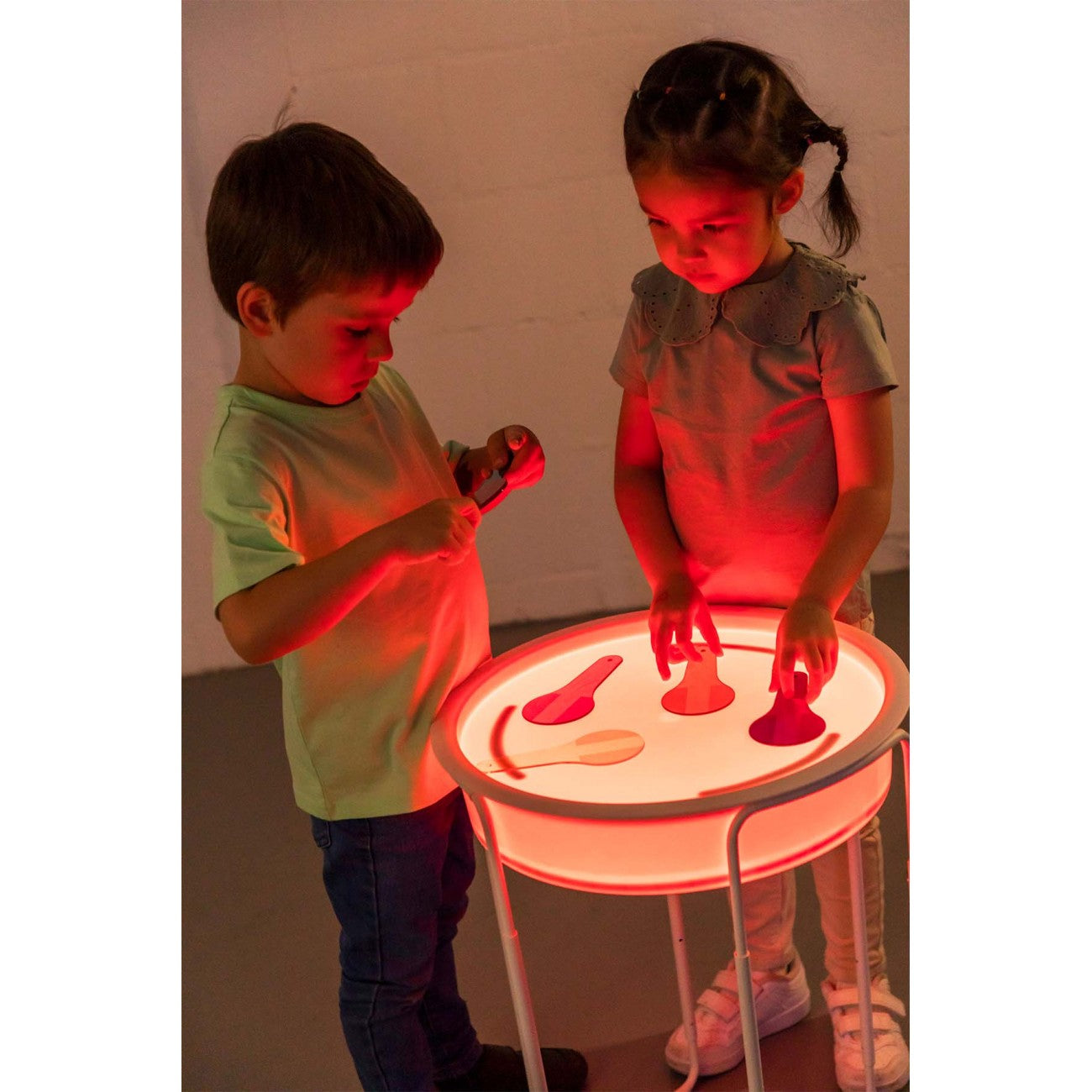 Amaya - Play Tray met licht en verstelbaar onderstel