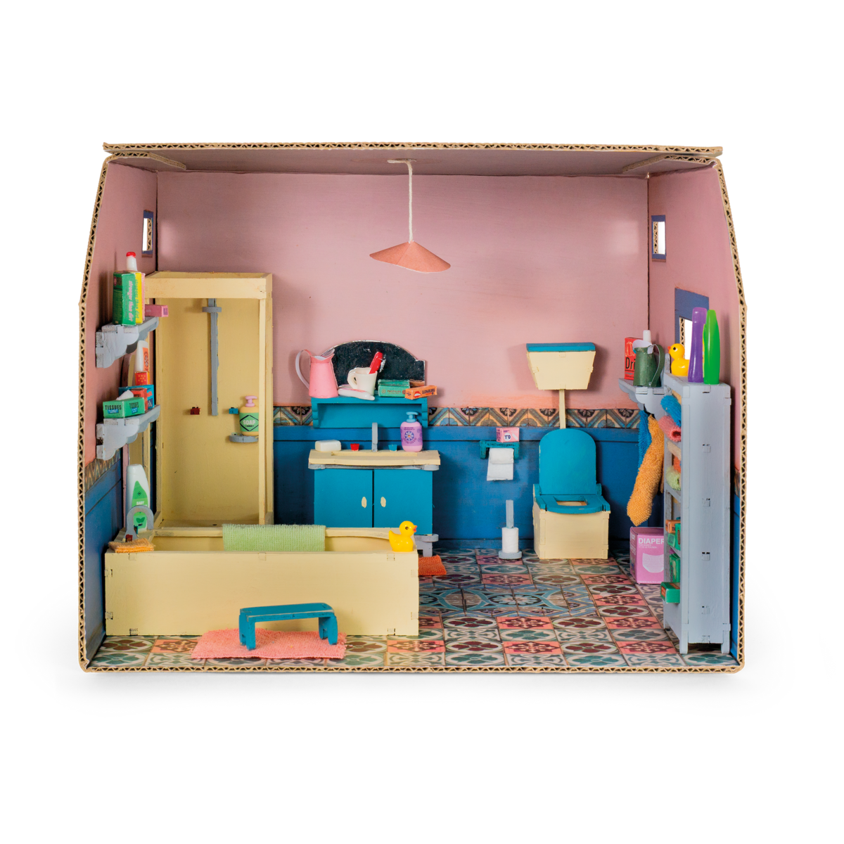 Ingerichte miniatuur badkamer met bad en wastafel
