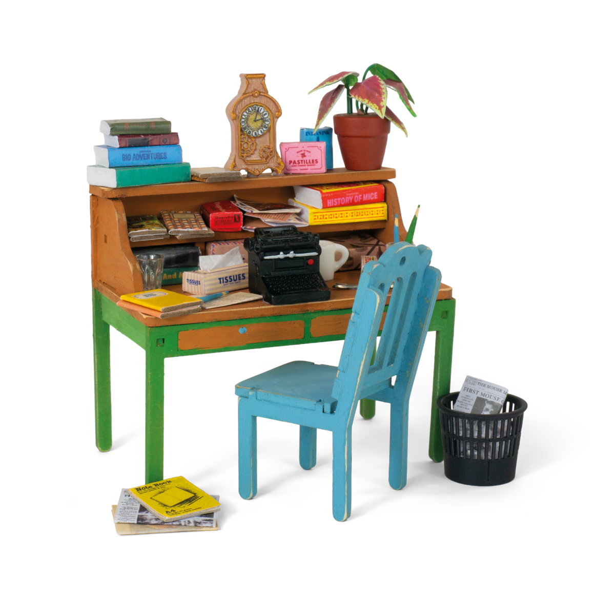 Miniatuur bureau met typemachine