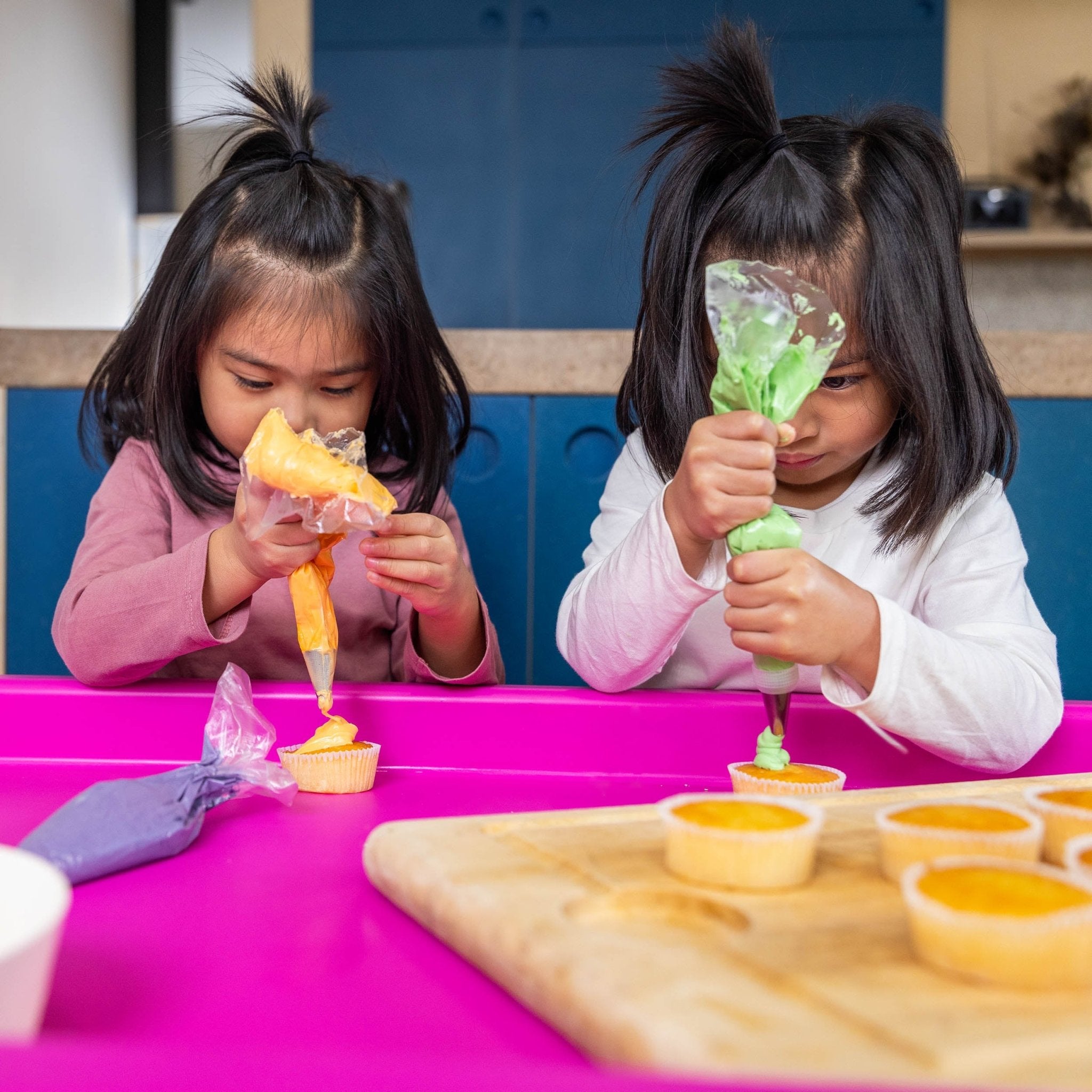 Toyrific - Playhouse PlayTray (95cm) Set - Speeltafel roze + Verstelbaar onderstel H 48-55-63cm