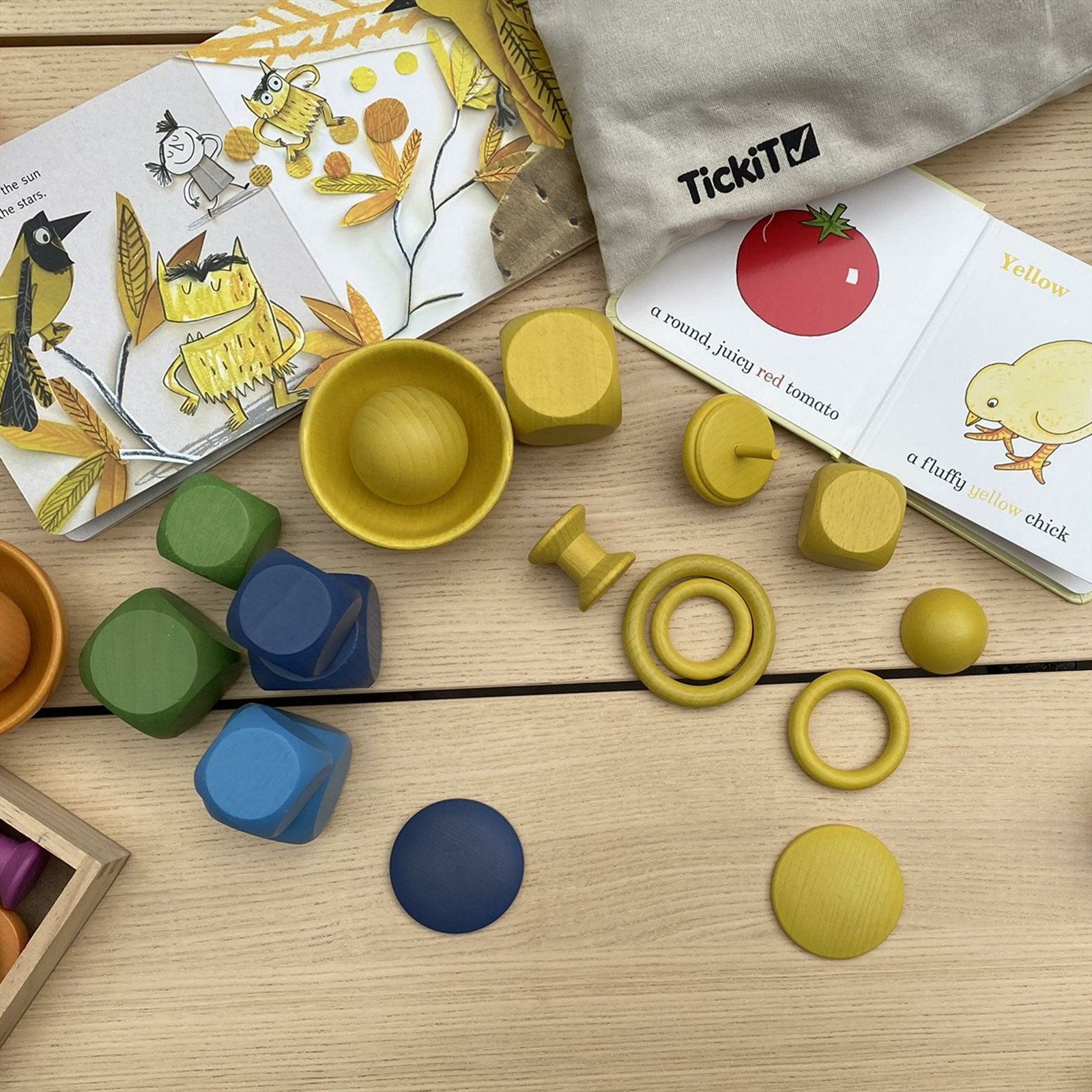 TickiT - Regenboog Houten Ballen