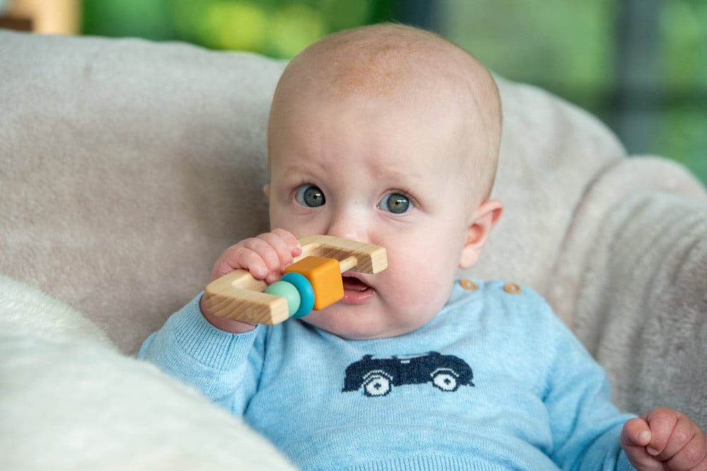 TickiT - Silisoft Speelboog Bijtspeelgoed (neutrale Kleuren)