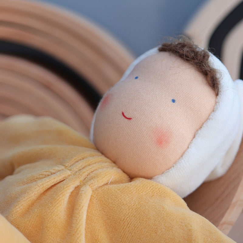 Grimm's - zachte handgemaakte knuffel pop - geel - (baby+)