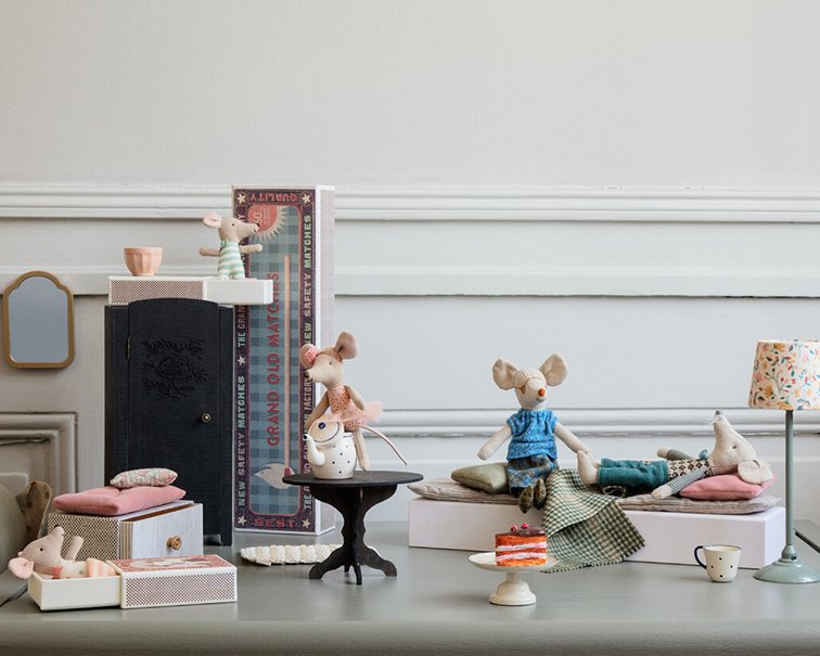 Maileg - Houten tafel ovaal zwart voor in poppenhuis