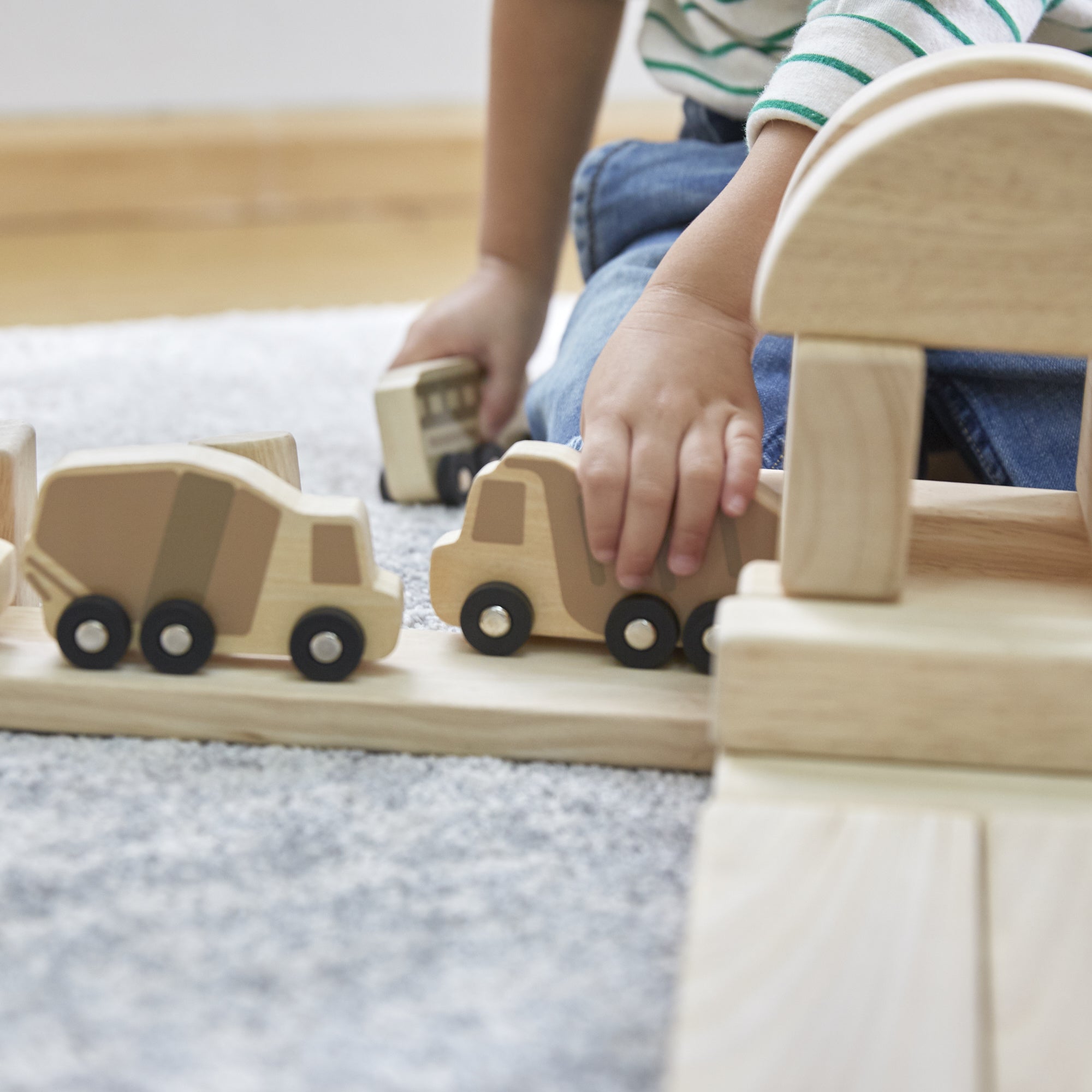 Guidecraft - 10 houten voertuigen (trucks)