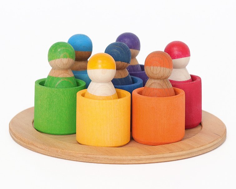 Grimm's - 7 houten regenboogpopjes in bakjes