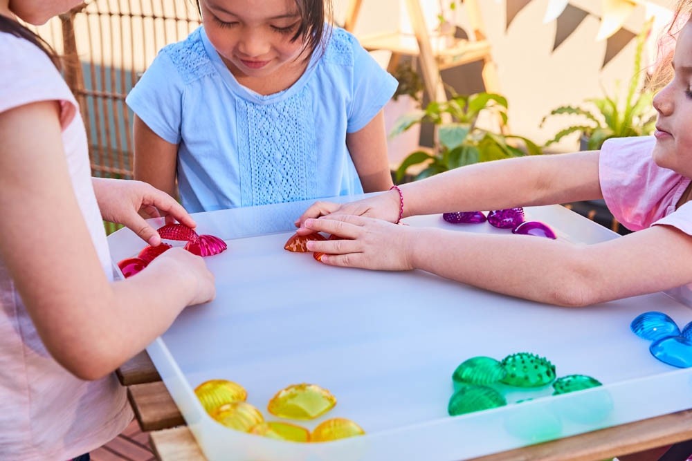 EDX - Doorzichtig gekleurde sensorische schelpen (108 stuks)