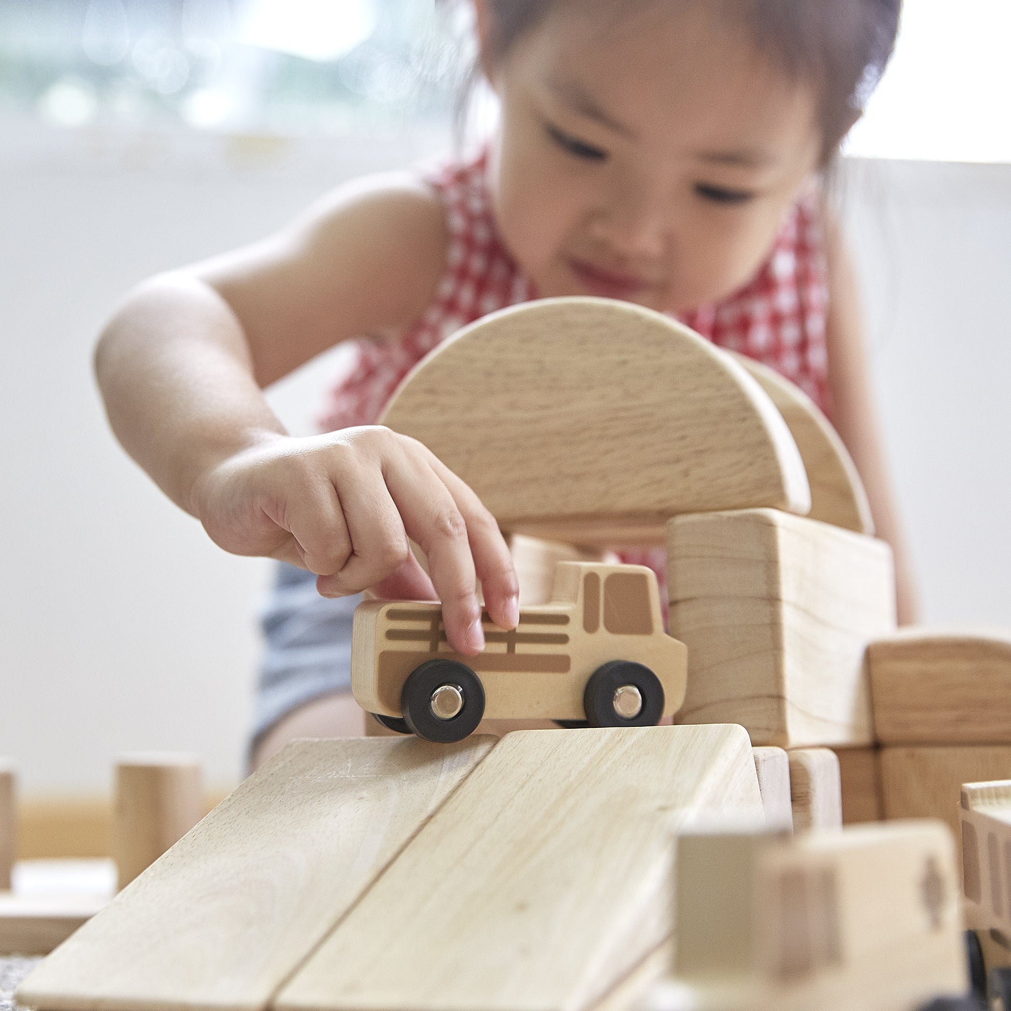 Guidecraft - 10 houten voertuigen (trucks)