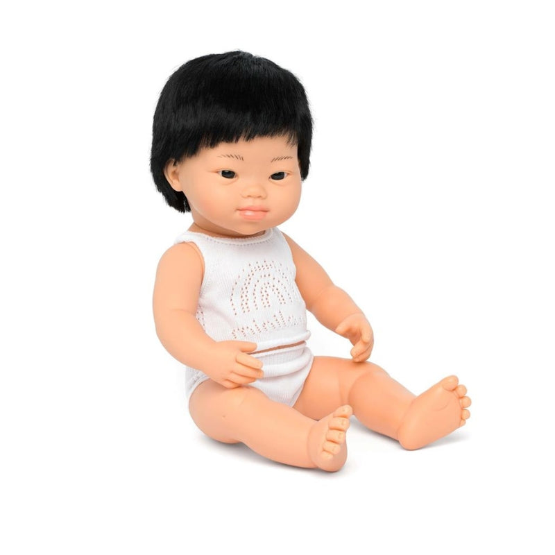 Pop Aziatische jongen met Down syndroom (38 cm) - Miniland