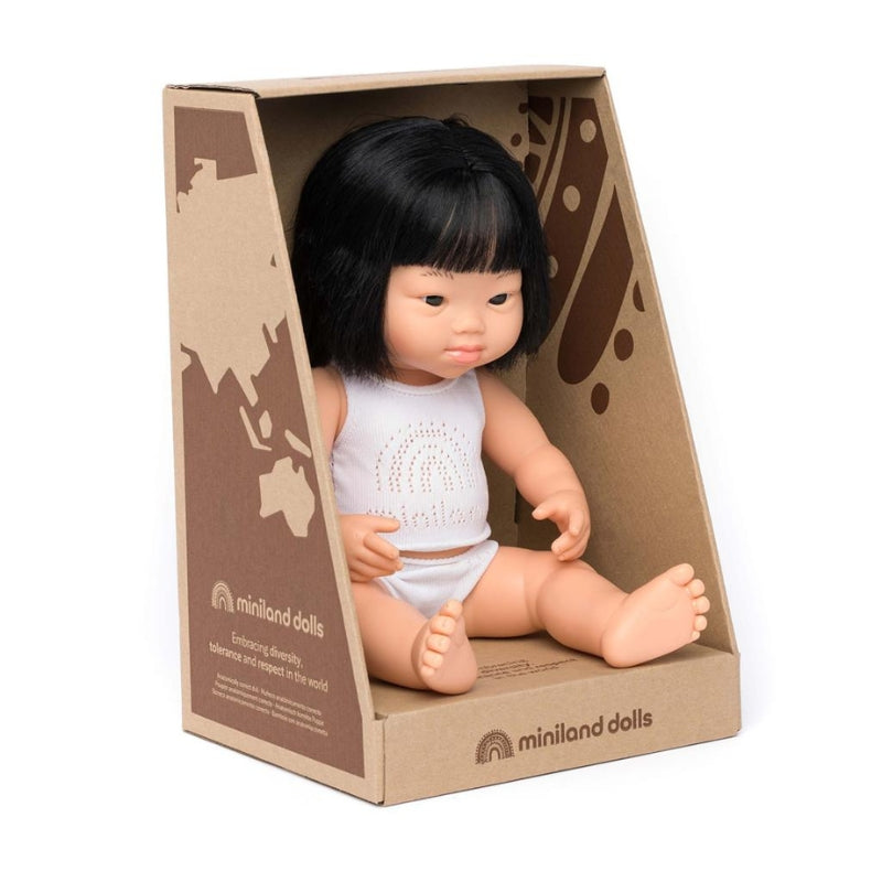 Pop Aziatisch meisje met Down syndroom (38 cm) - Miniland