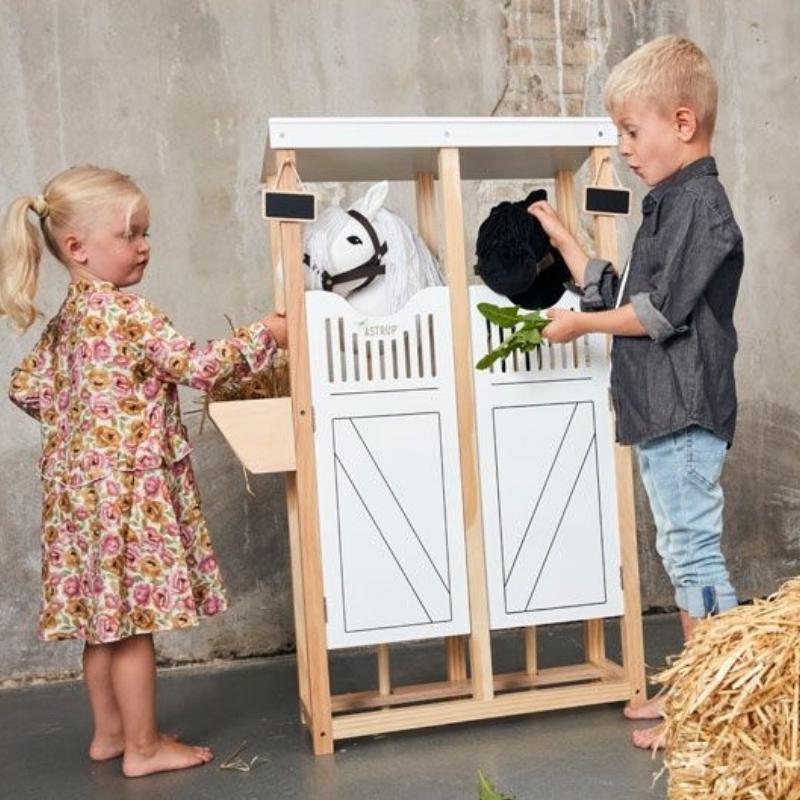 ByAstrup - Stokpaard Wit in rugzak