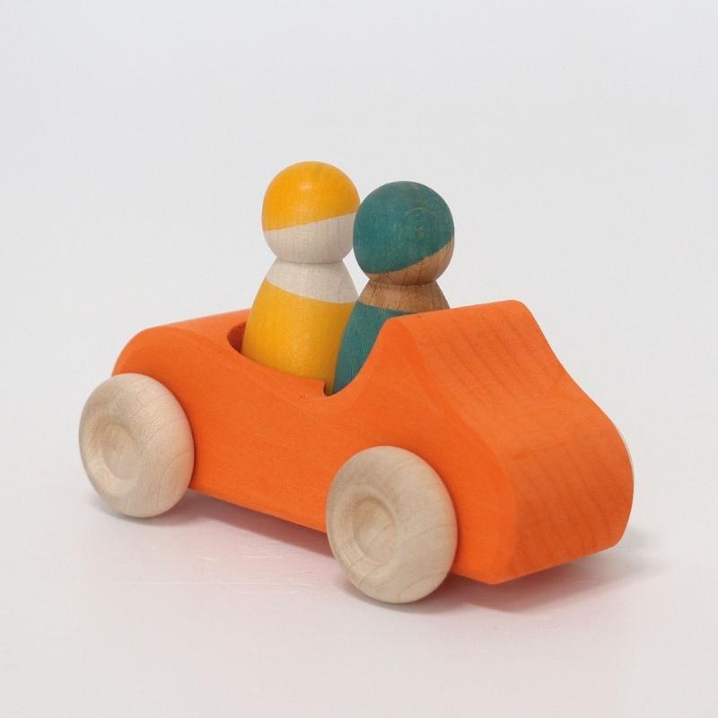 Grimm's - Houten auto oranje met 2 poppetjes