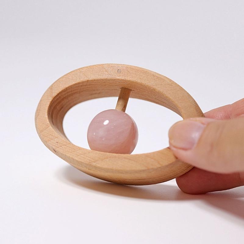 Grimm's - Houten Rammelaar Rozenkwarts