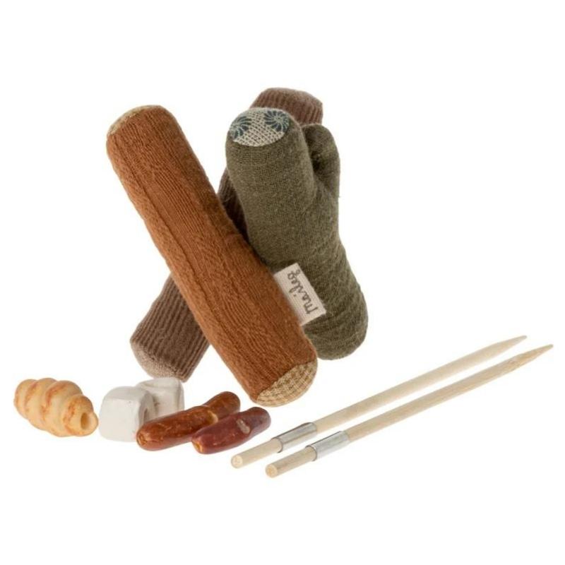 Maileg - kampvuur set met worstjes voor in poppenhuis (21 cm)