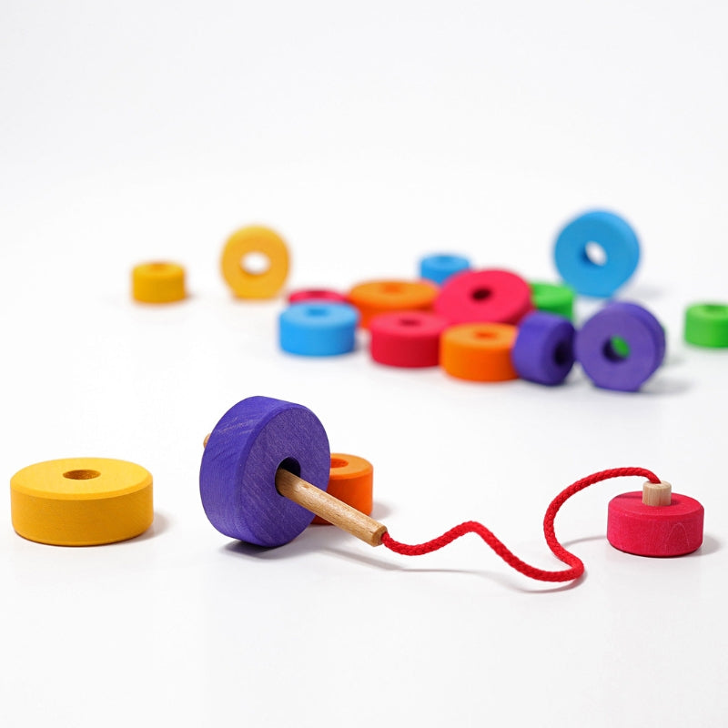 Grimm's - Eerste Rijgspel I Houten naald met koord