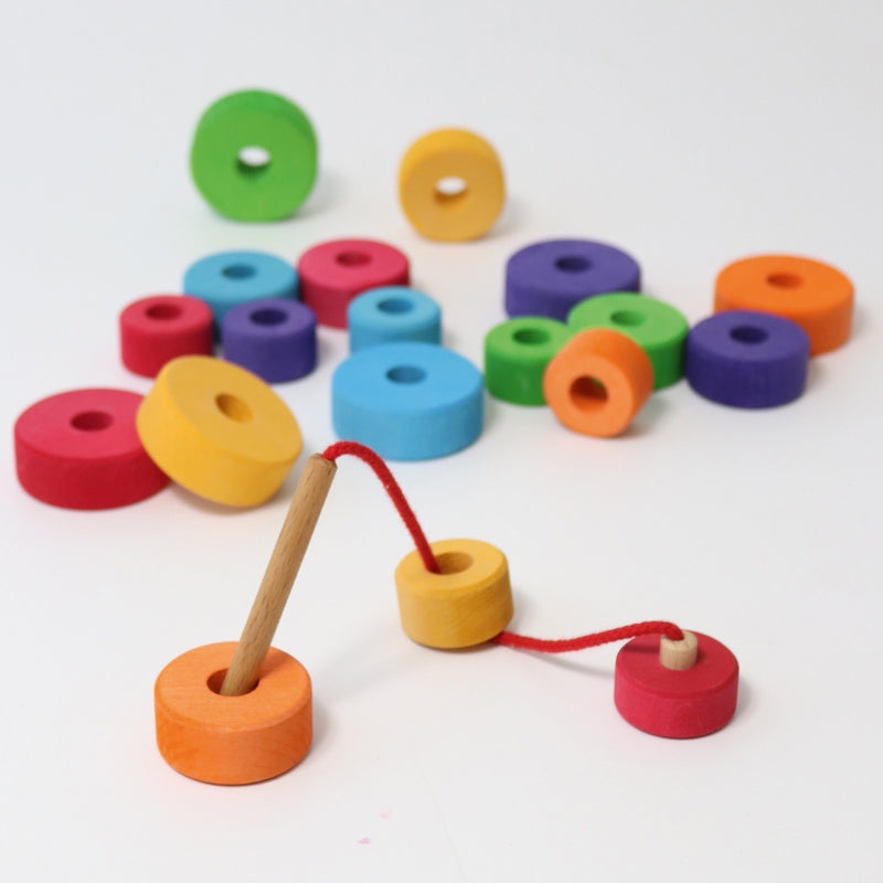 Grimm's - Eerste Rijgspel I Houten naald met koord