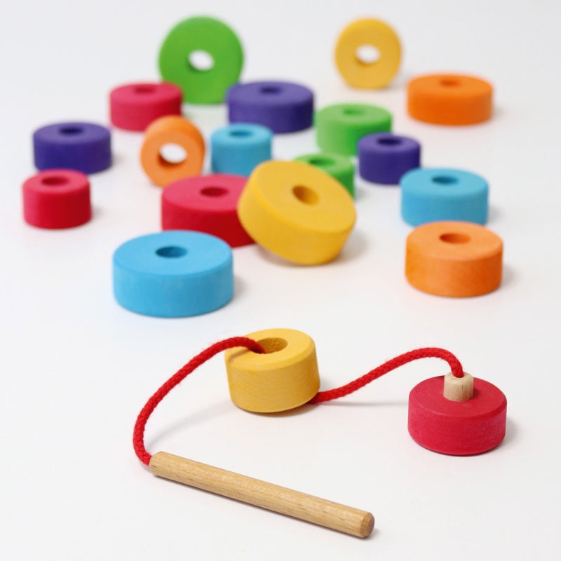 Grimm's - Eerste Rijgspel I Houten naald met koord