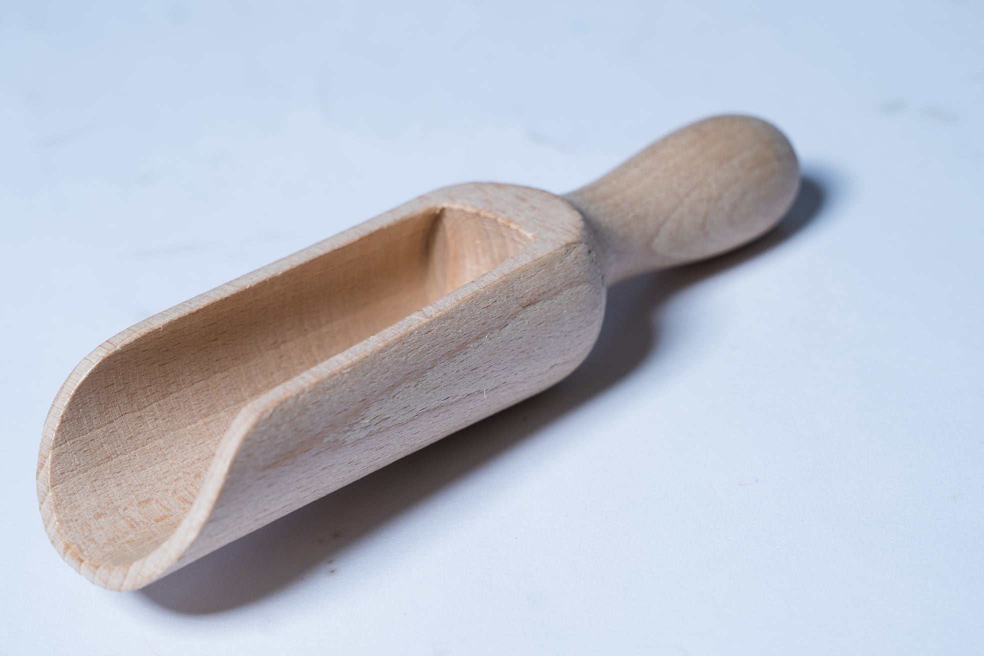 Pagalou - Montessori houten schepje voor sensorisch spel 17cm - kort handvat