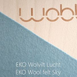 Wobbel Original - Blank gelakt met vilt - lucht (blauw)